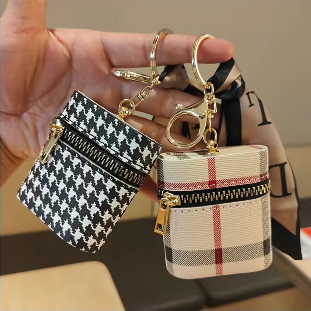 AIRPOD CASE PILL 💊 CASE CHARMS KEYCHAIN